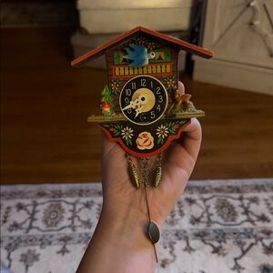 VINTAGE WEST GERMANY MINI GERMAN BLACK FOREST CHALET CLOCK MODEL110